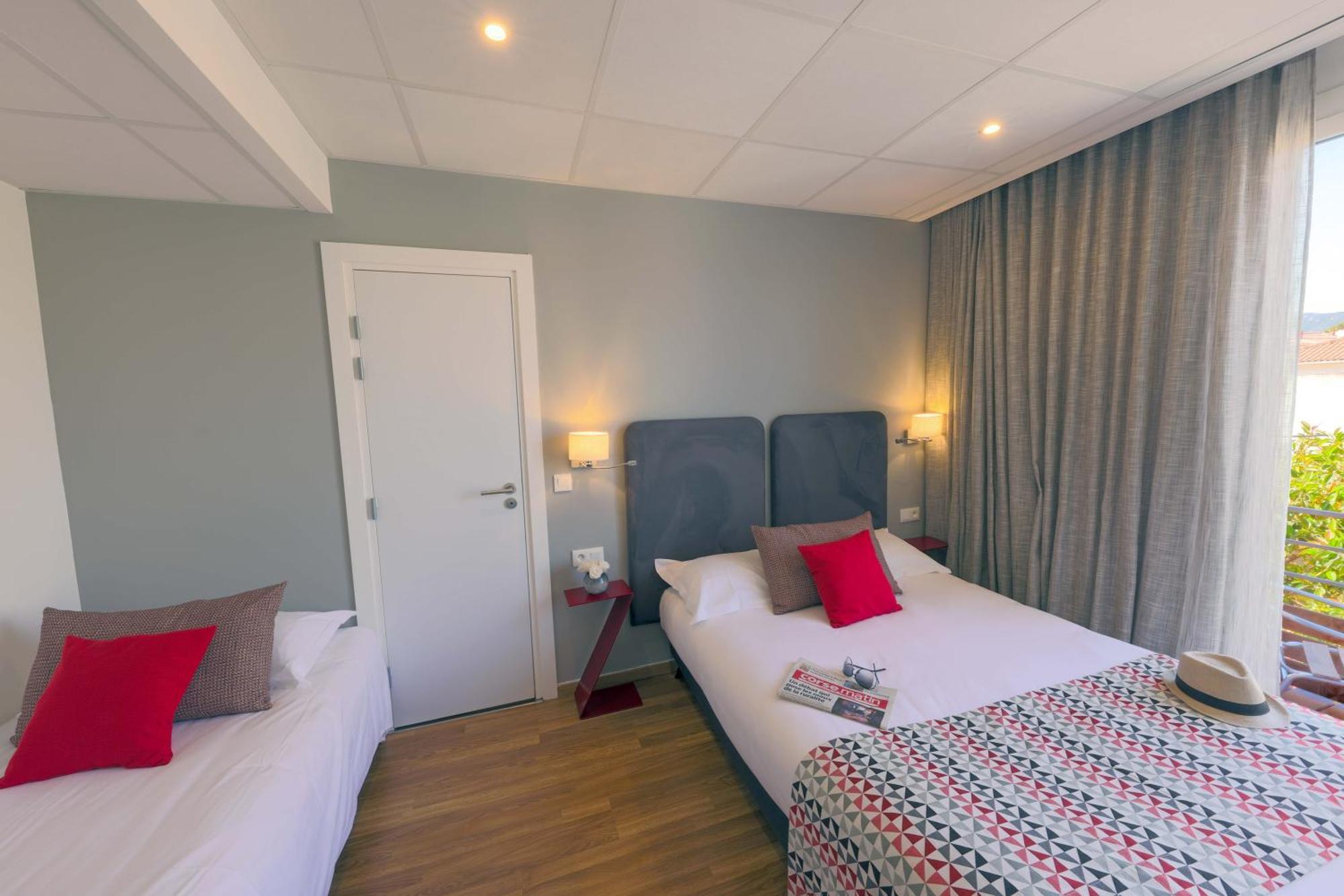 Hotel Mediterranee 卡尔维 外观 照片