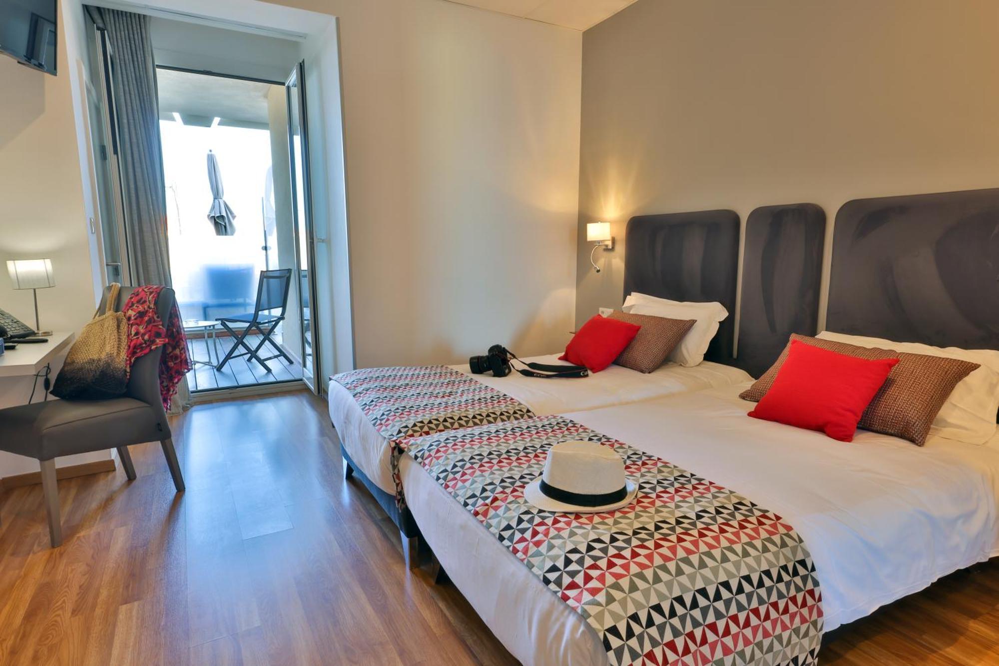 Hotel Mediterranee 卡尔维 外观 照片