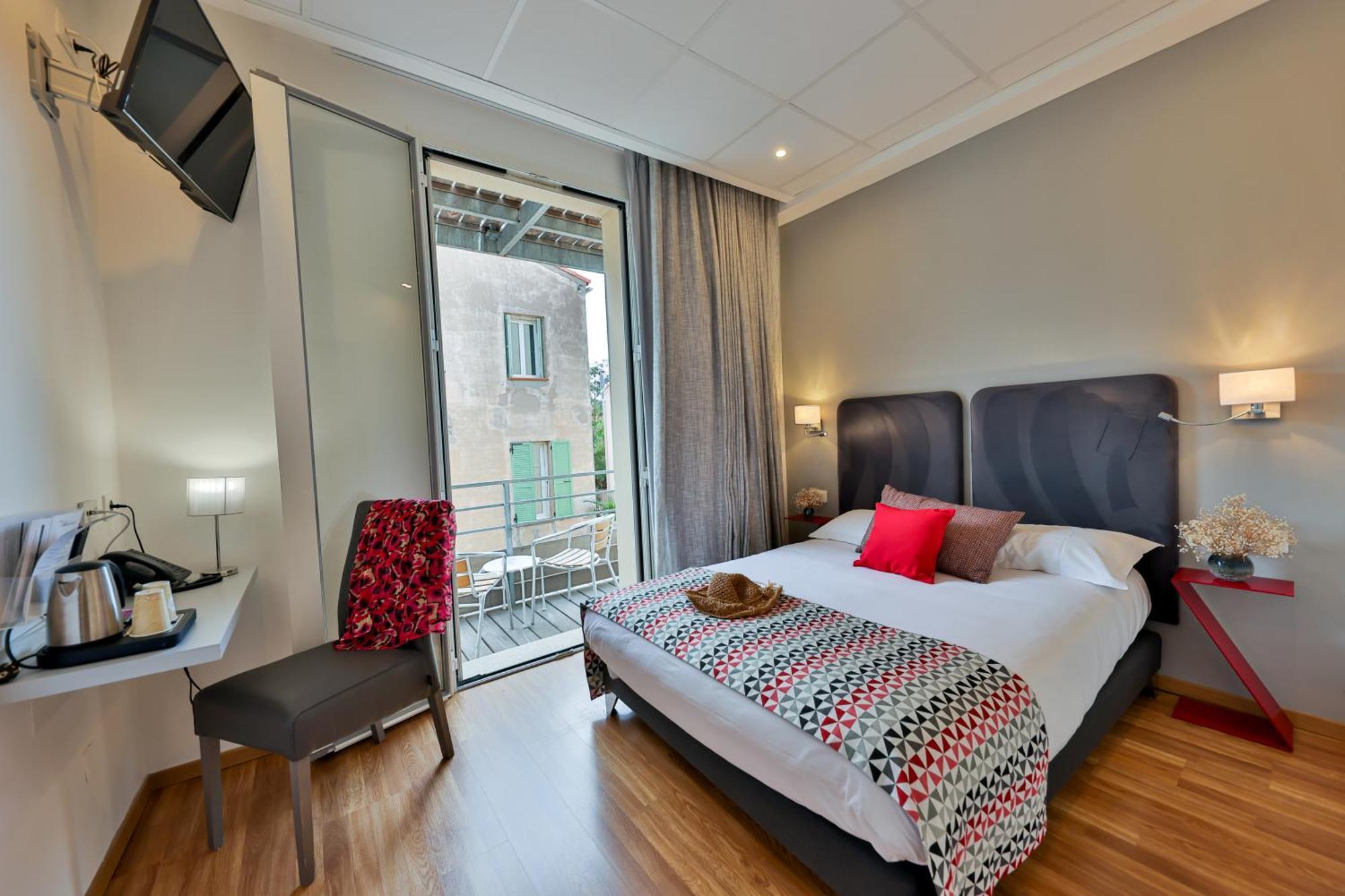 Hotel Mediterranee 卡尔维 外观 照片