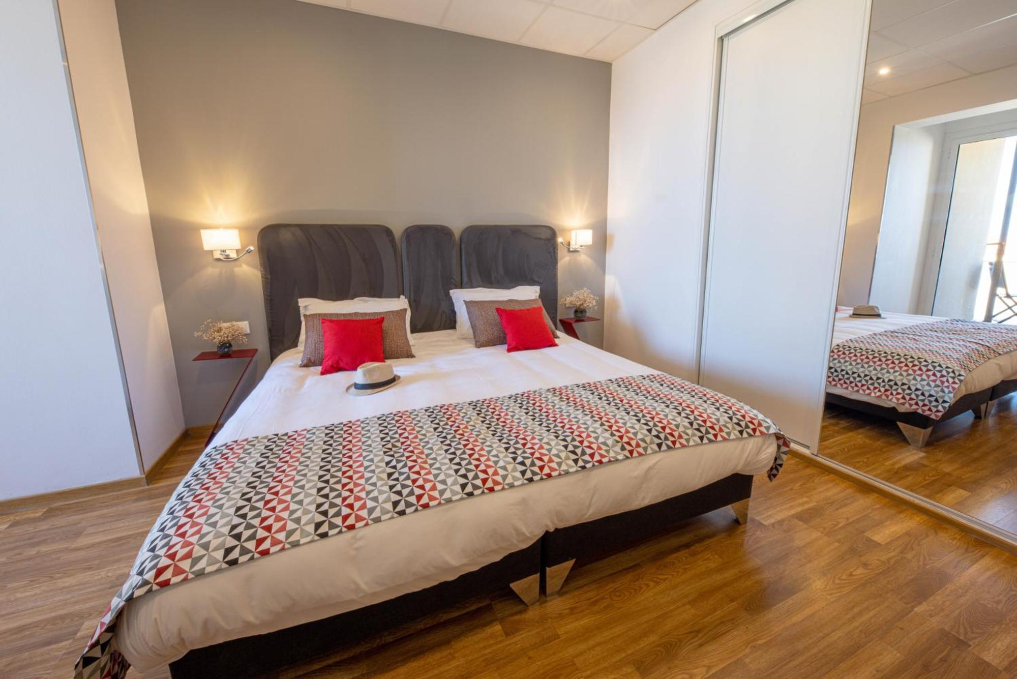 Hotel Mediterranee 卡尔维 外观 照片