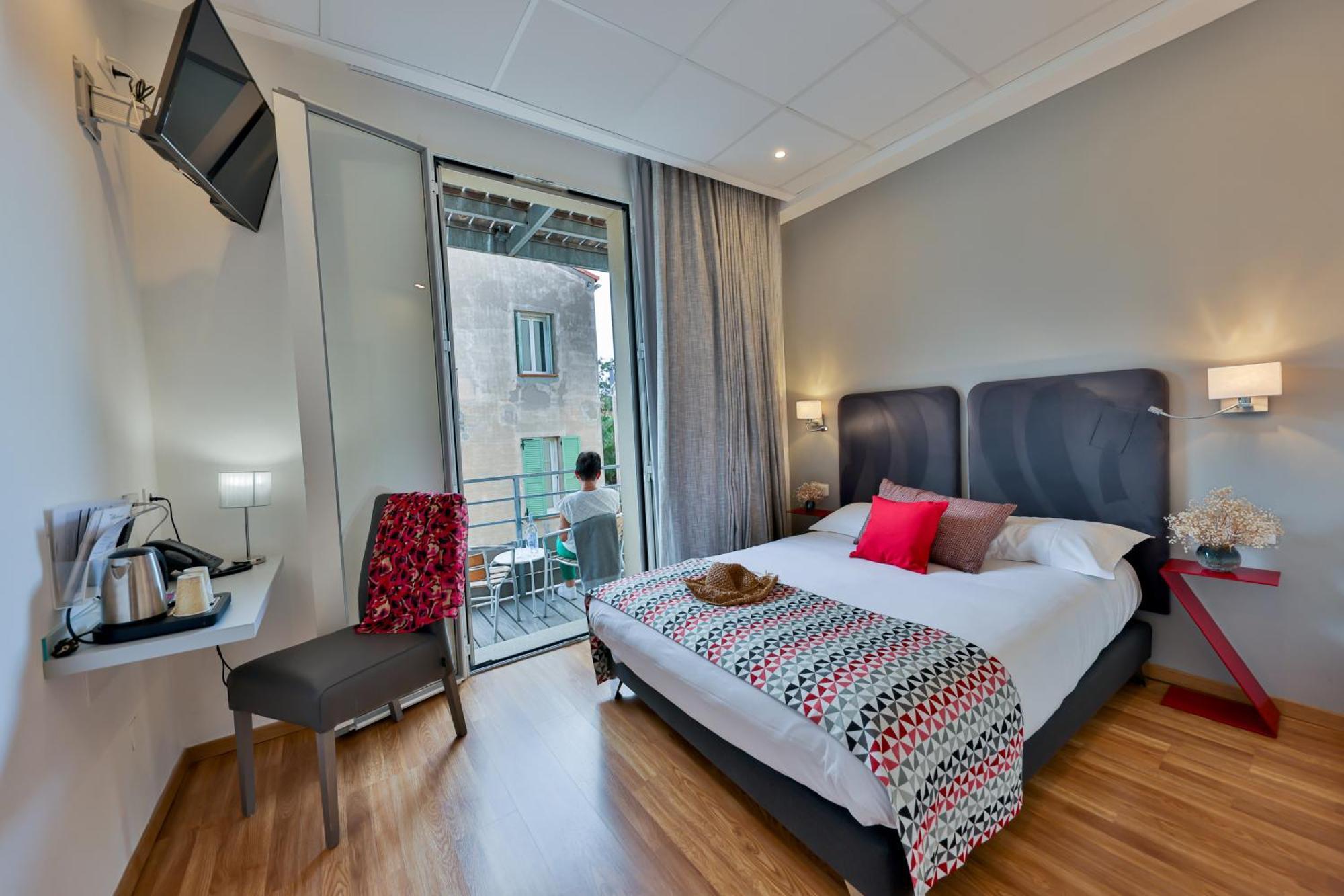 Hotel Mediterranee 卡尔维 外观 照片