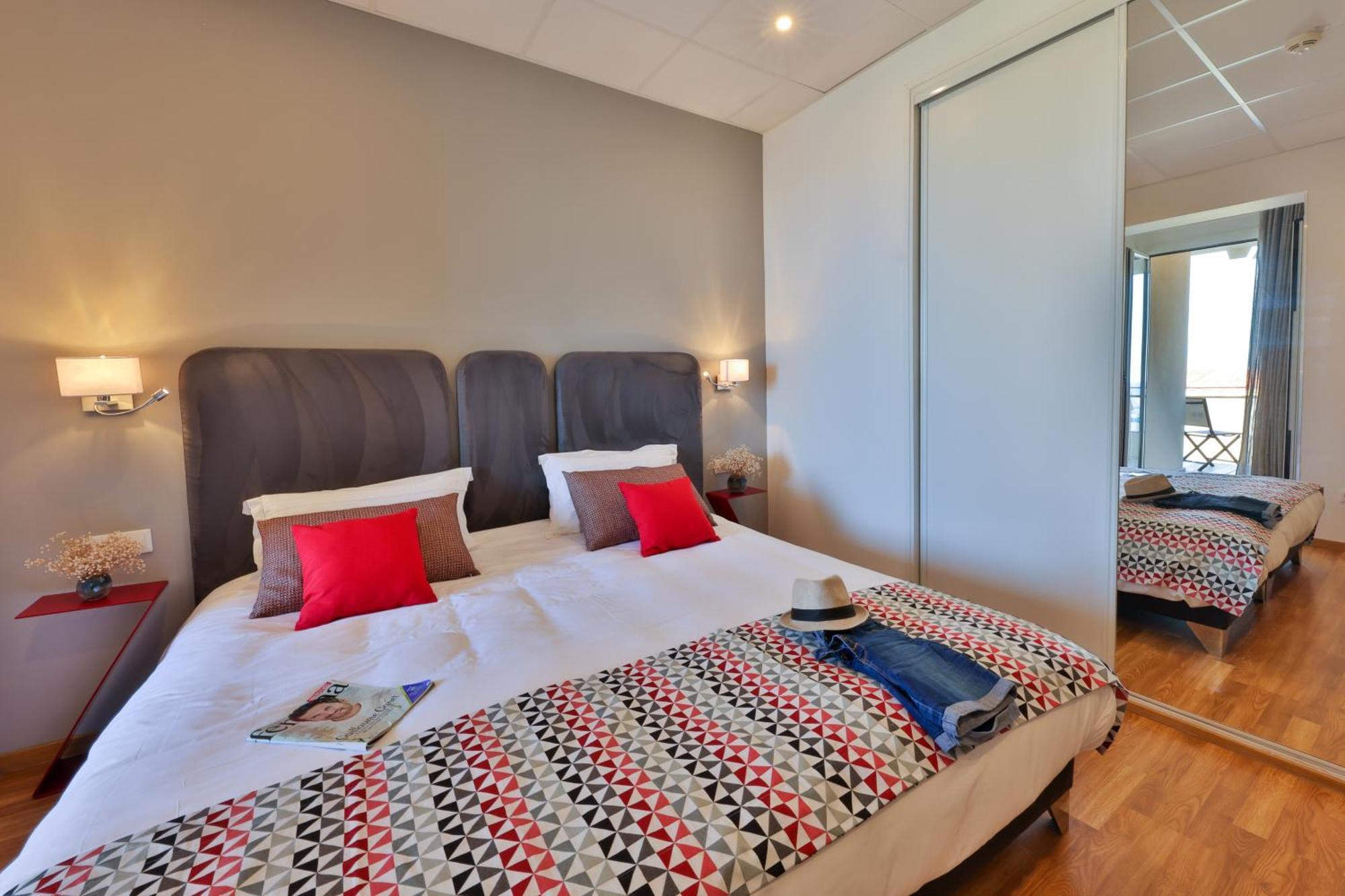 Hotel Mediterranee 卡尔维 外观 照片