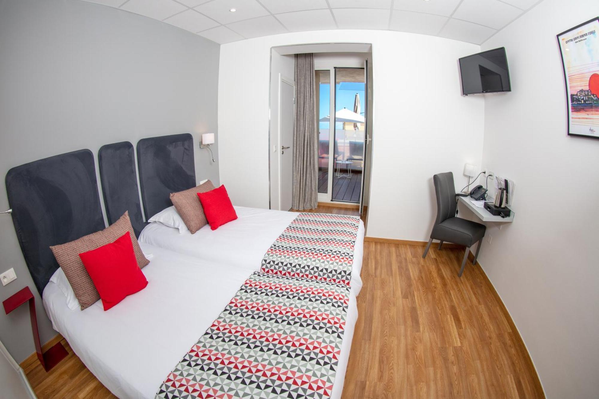 Hotel Mediterranee 卡尔维 外观 照片